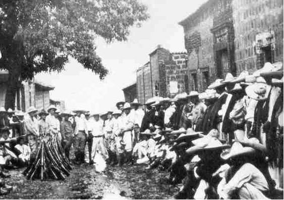 Armed Cristeros gather in Mexico in 1928. Wikimedia Commons